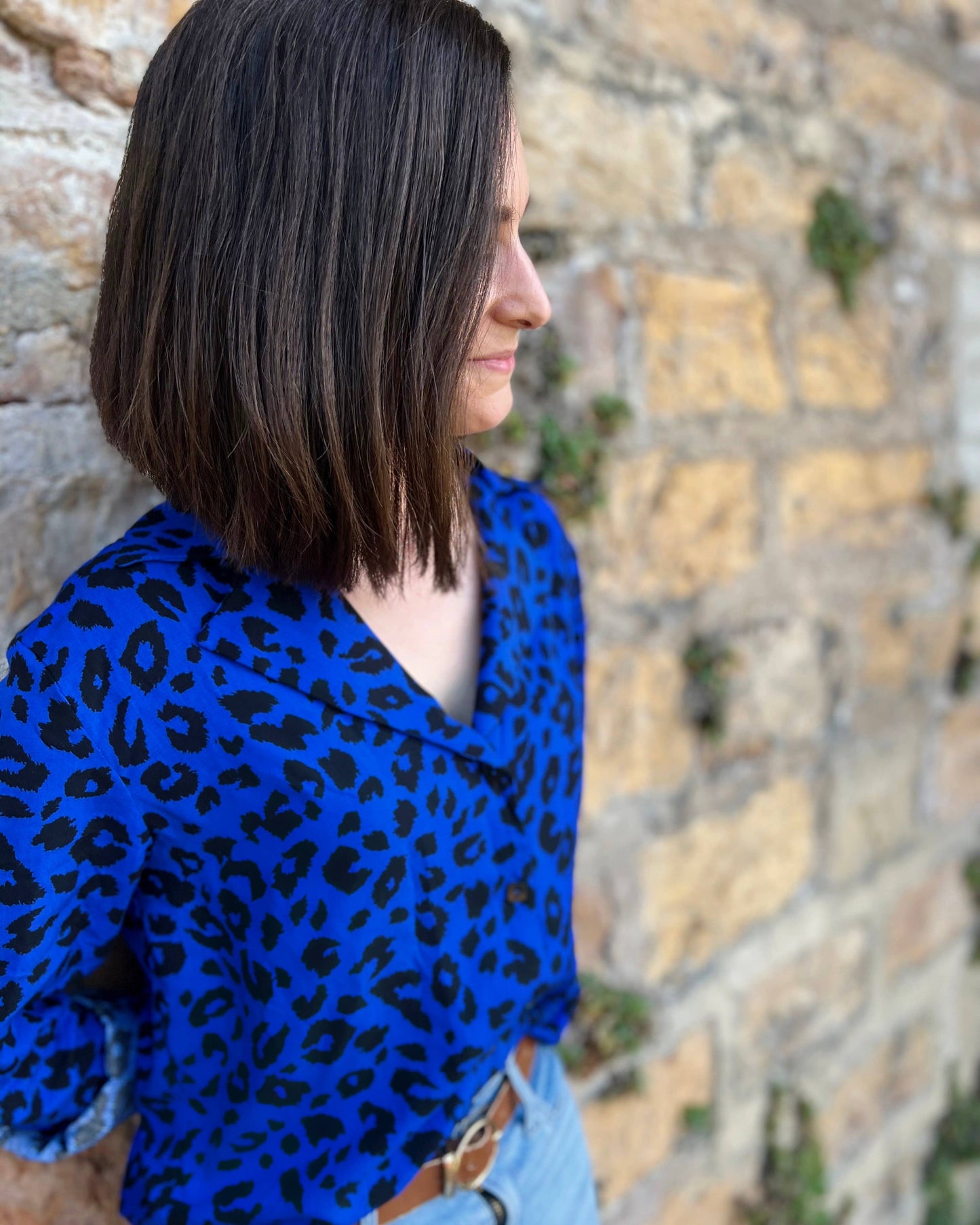 Tissu de couture en viscose française My Dress Made, bleu cobalt « Léopard »