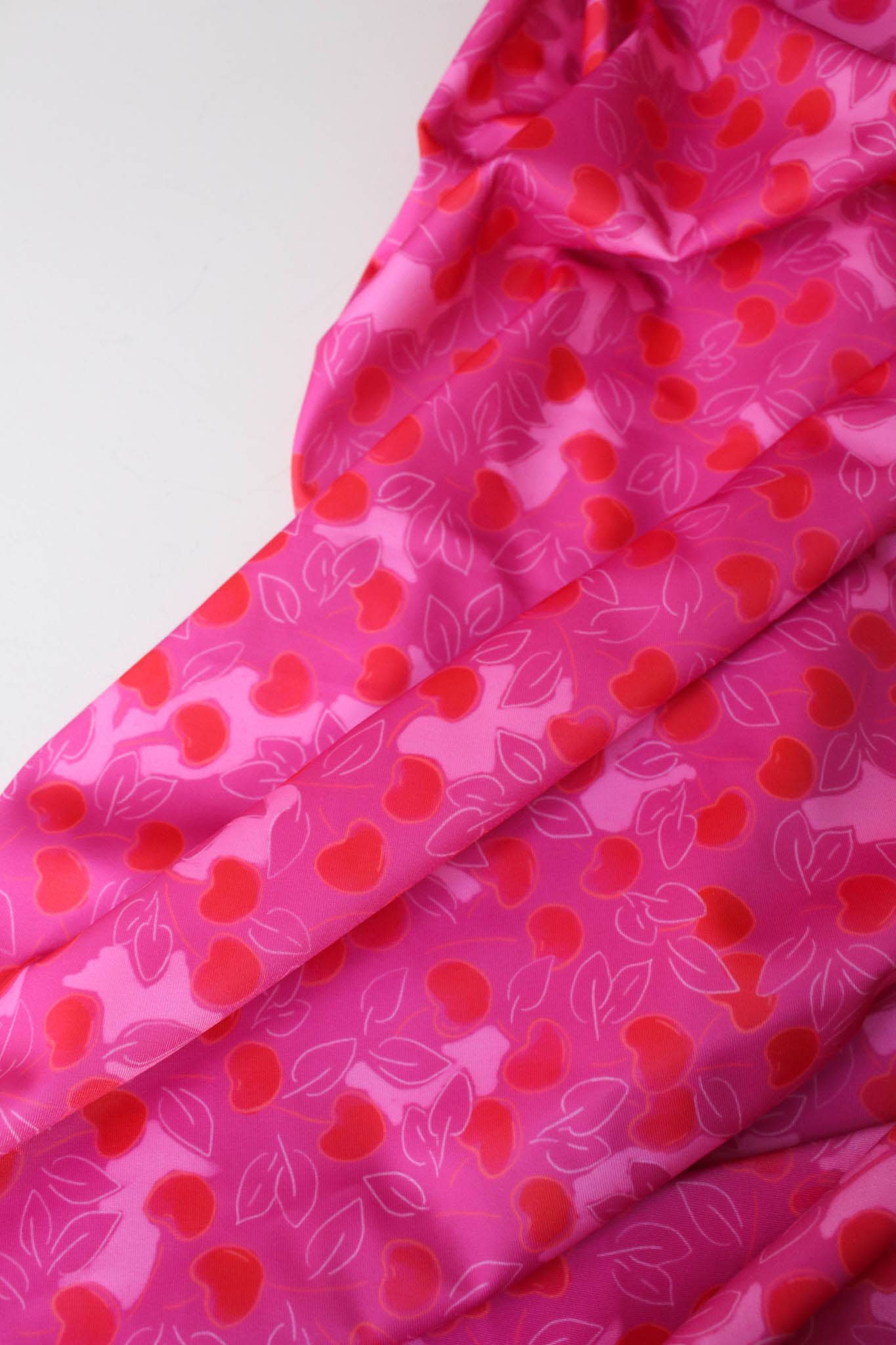 Tissu de confection en viscose « Cherry » de Lise Tailor - Collection Printemps 2025