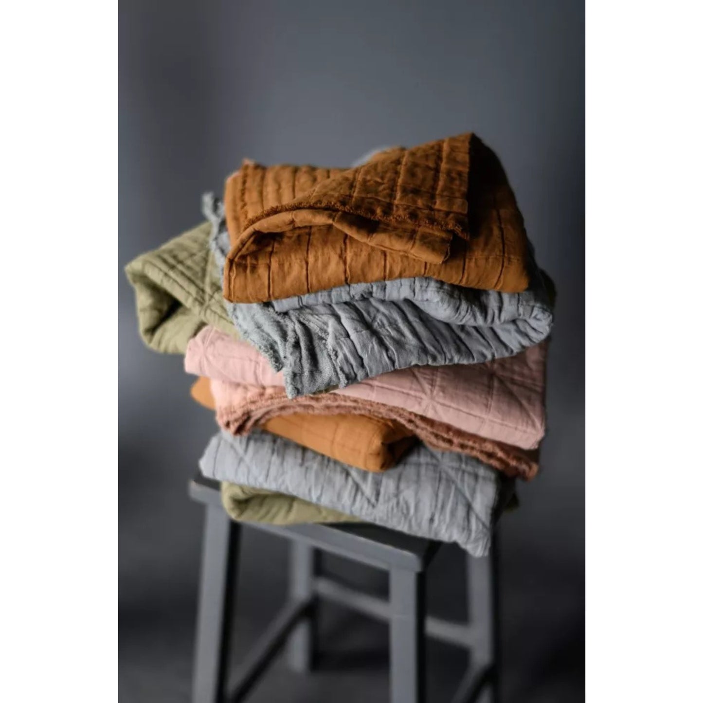 Tissu de confection de vêtements en coton indien jacquard matelassé Merchant and Mills « Rasai Square »