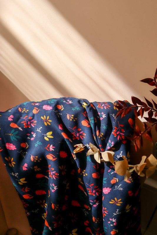 Lise Tailor Viscose 'One Apple a Day'