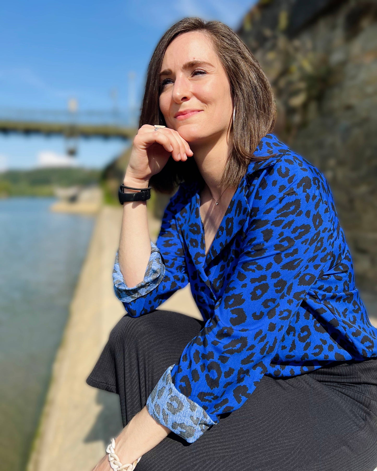 Tissu de couture en viscose française My Dress Made, bleu cobalt « Léopard »