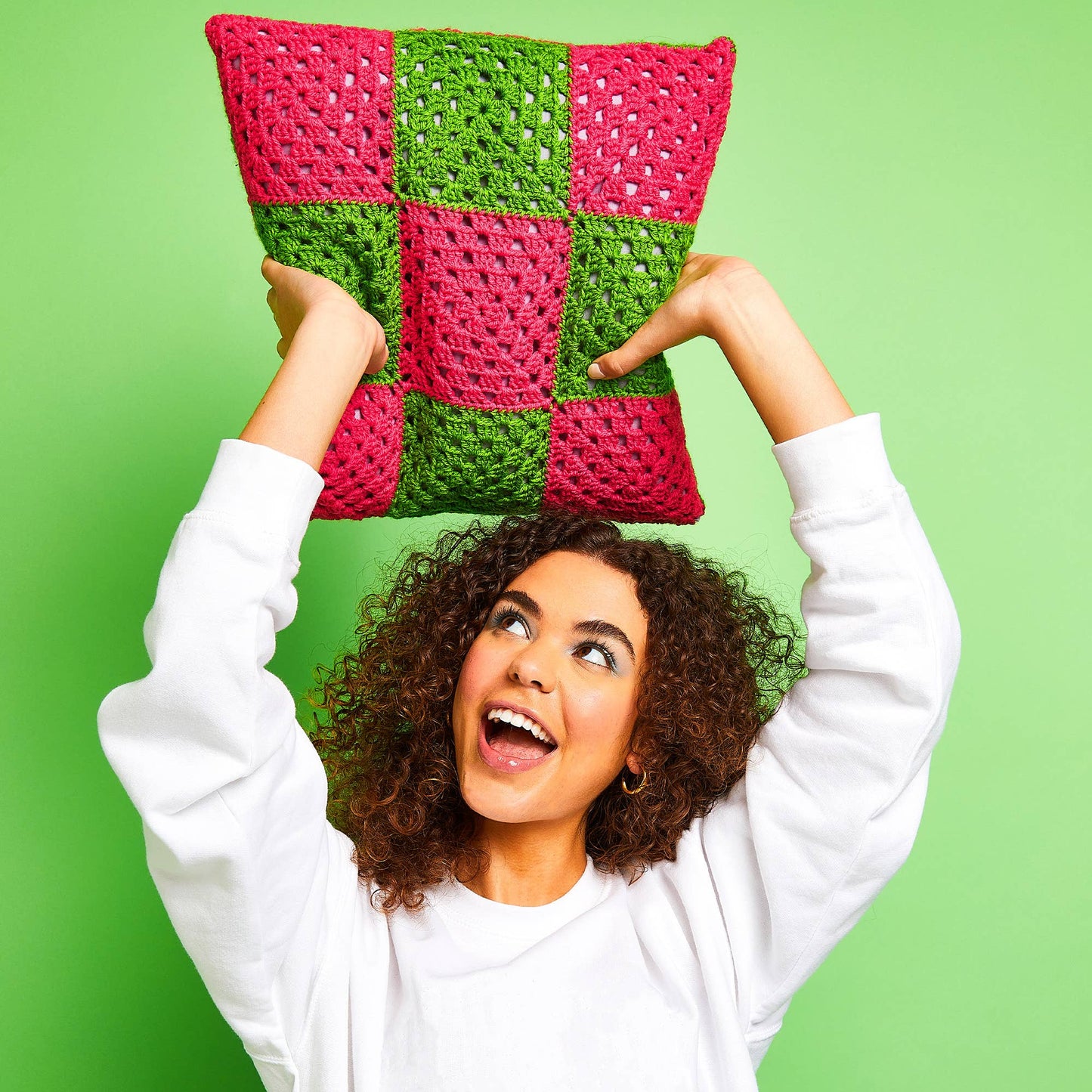 Kit de cojín de cuadrados de abuelita, Sirdar Kith & Kin – Kit completo de crochet