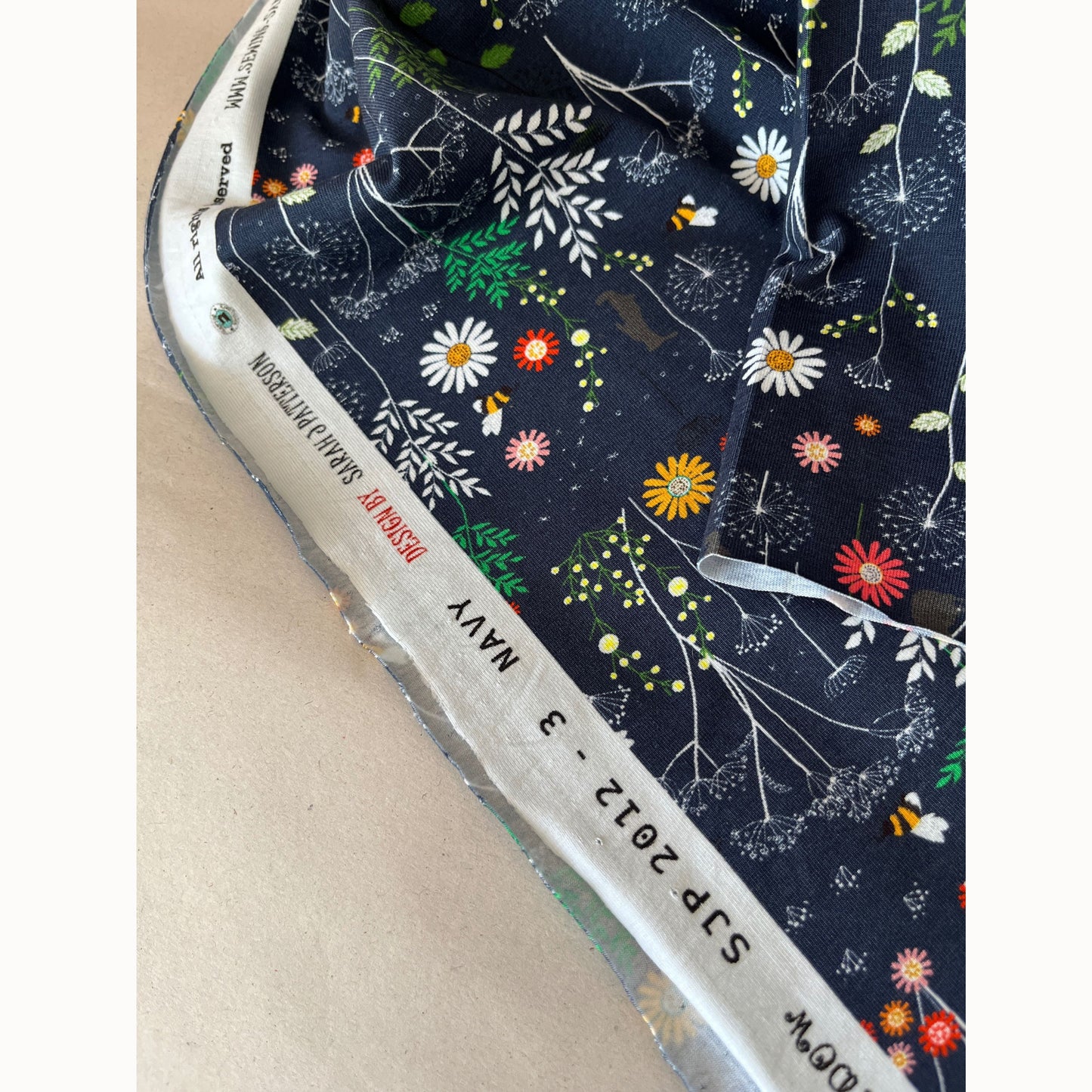 Tissu en jersey de coton Sewing Sanctuary « Navy » par Sarah J Patterson, 160 cm de large