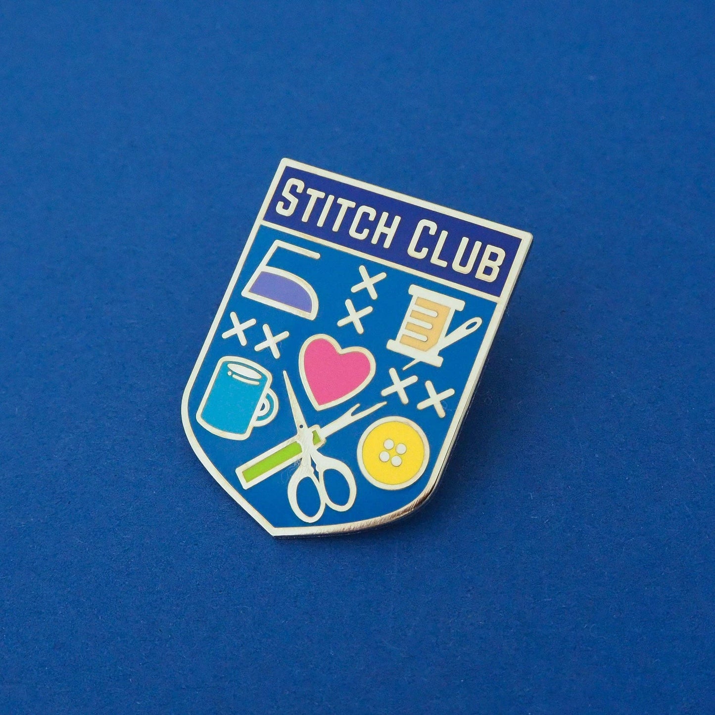 Pin de esmalte para coser, regalo de Bright Stitch Club