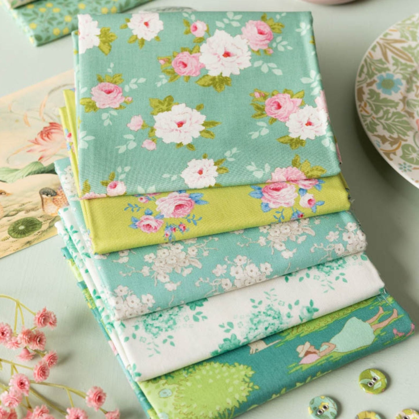 Tissu en coton Tilda Sunday Brunch Mia Design en bleu sarcelle, pour le quilting, l'artisanat et la couture.