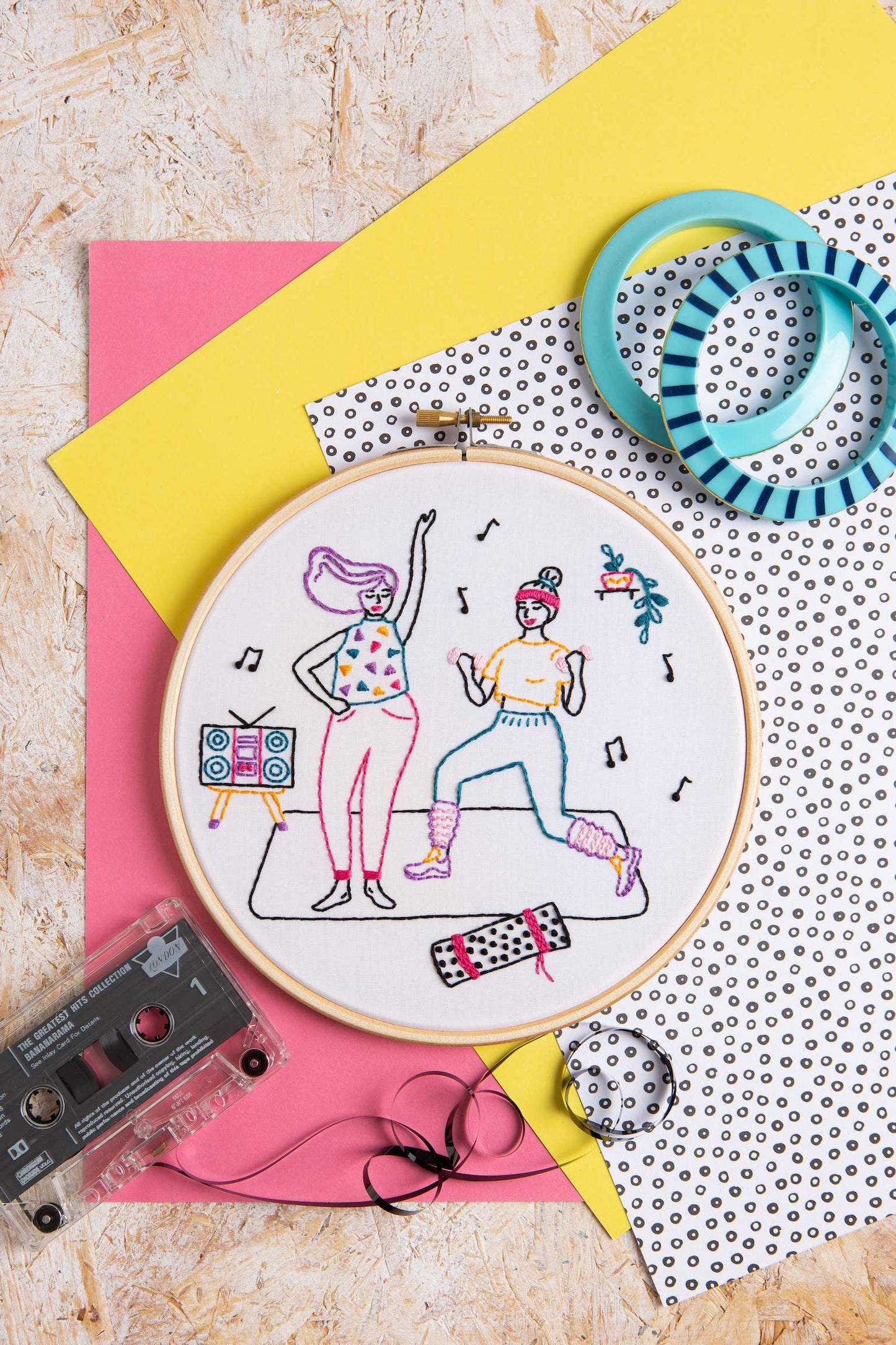 Dancing Embroidery Kit (Move), Complete Craft Kit