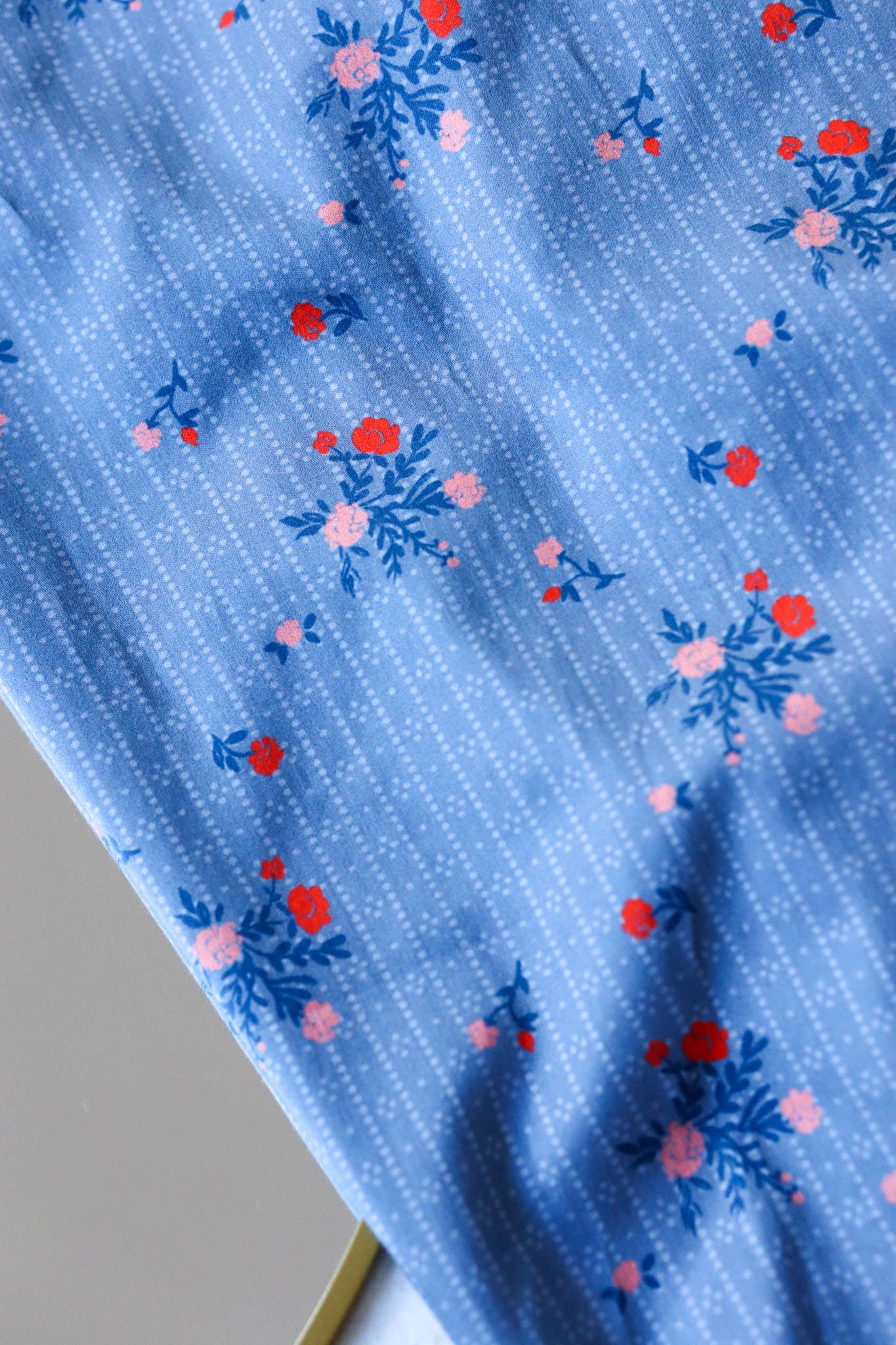 Tissu de confection en satin de coton « Symphony » de Lise Tailor - Collection Printemps 2025