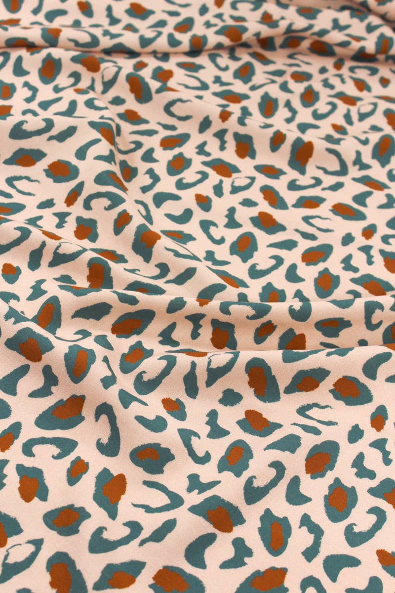 Tissu de couture en viscose 'Bagheera' d'Eglantine et Zoé en vert eucalyptus